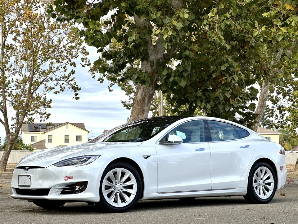 2017 Tesla Model S - Image 11 of 31