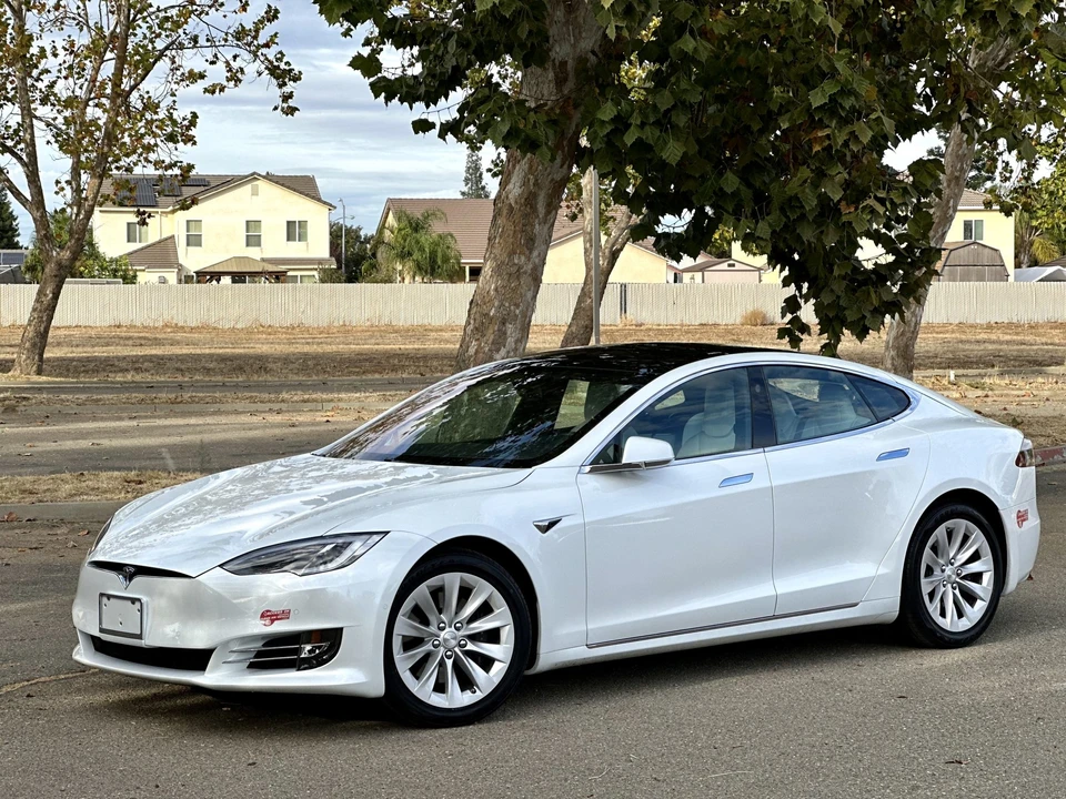 2017 Tesla Model S - Image 9 of 31