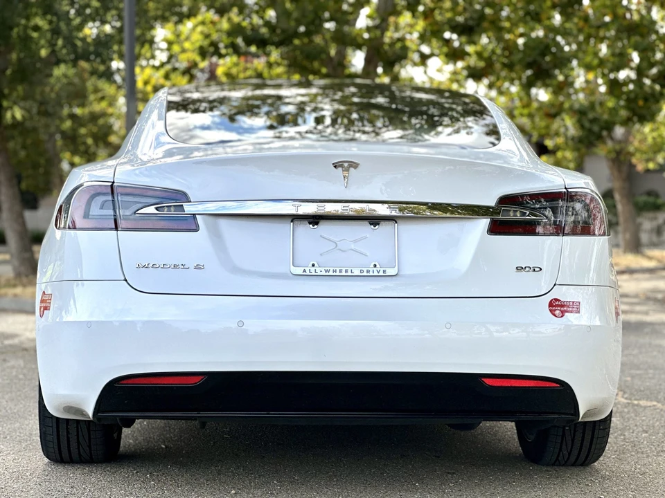 2017 Tesla Model S - Image 19 of 31
