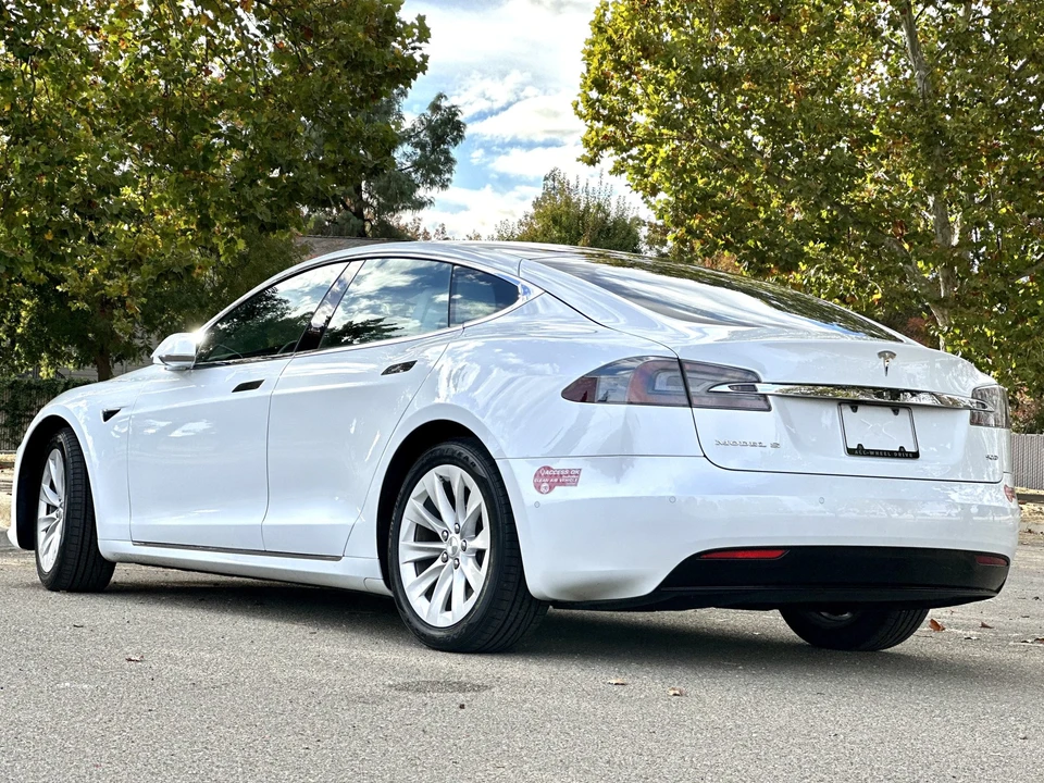 2017 Tesla Model S - Image 15 of 31