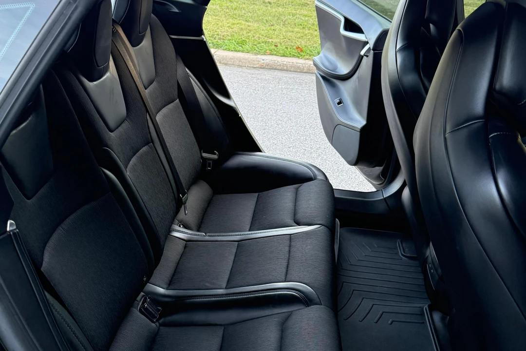 2017 Tesla Model S - Image 25 of 31