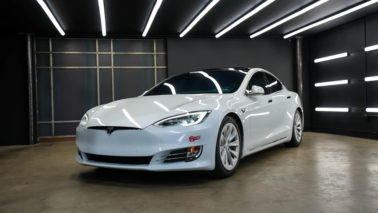 2017 Tesla Model S - Image 8 of 31