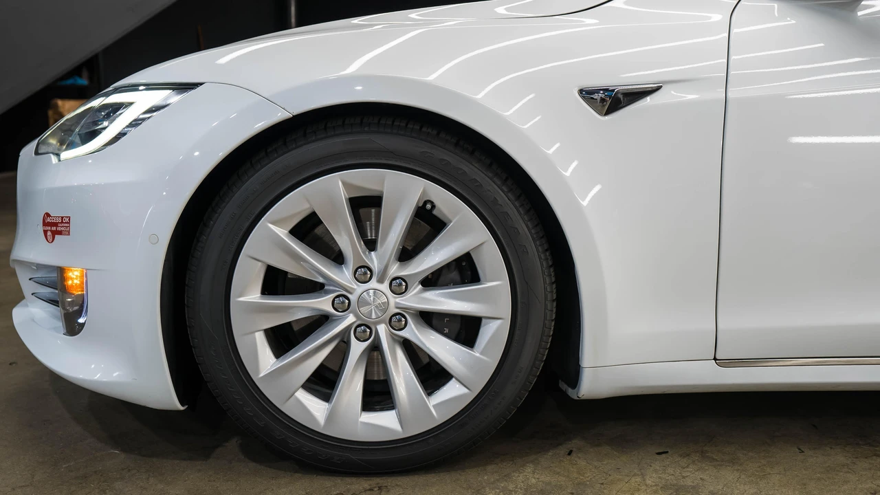 2017 Tesla Model S - Image 16 of 31