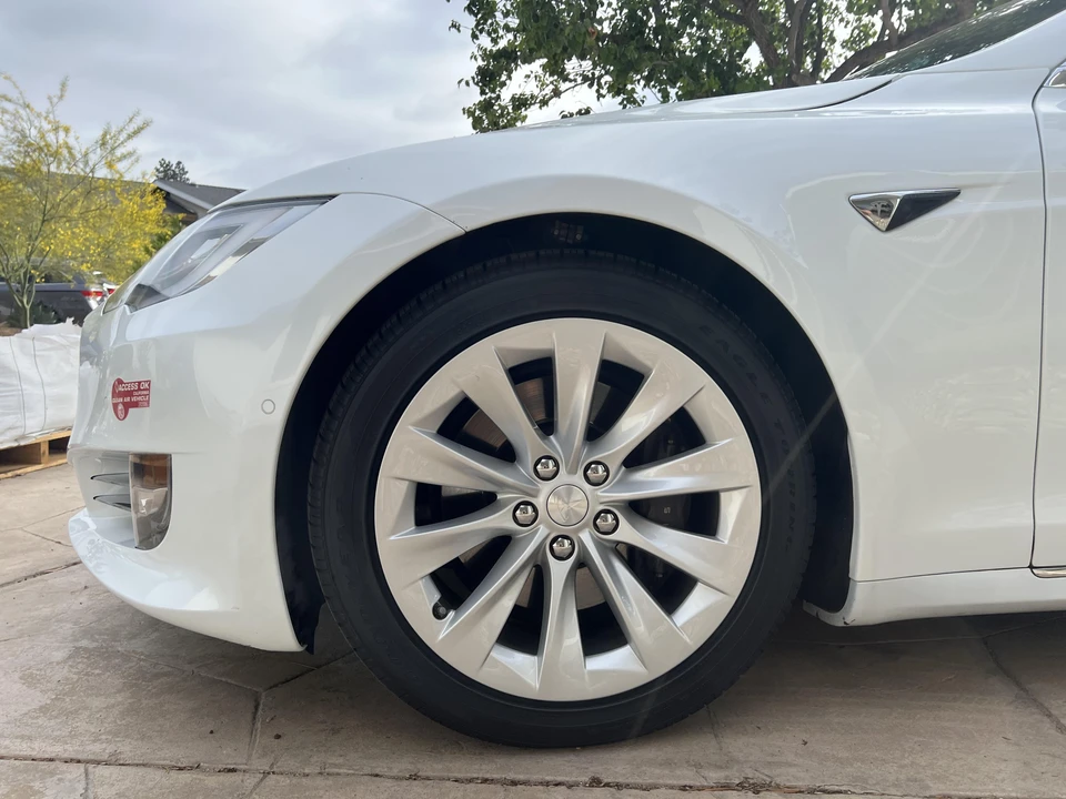 2017 Tesla Model S - Image 28 of 31