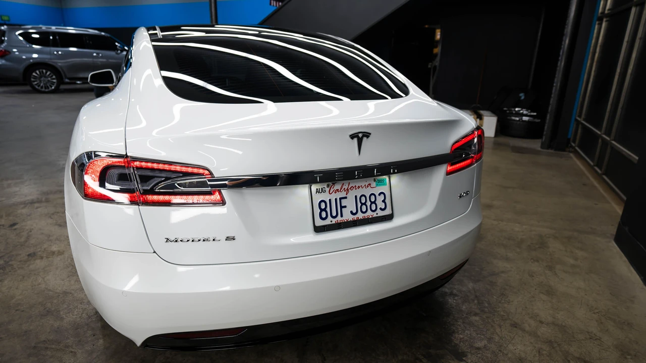 2017 Tesla Model S - Image 23 of 31