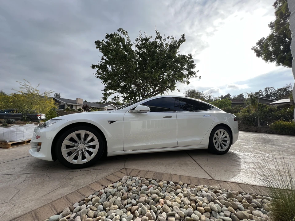 2017 Tesla Model S - Image 10 of 31