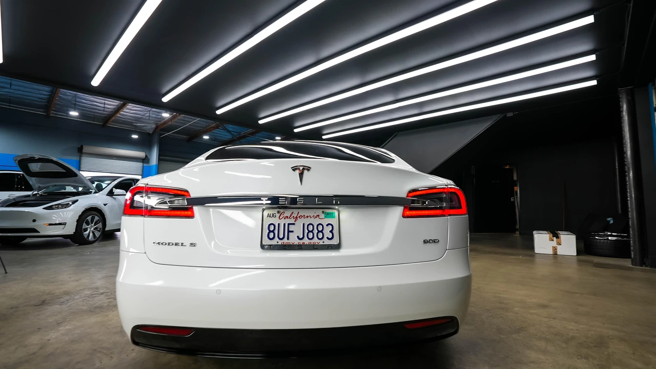 2017 Tesla Model S - Image 11 of 31