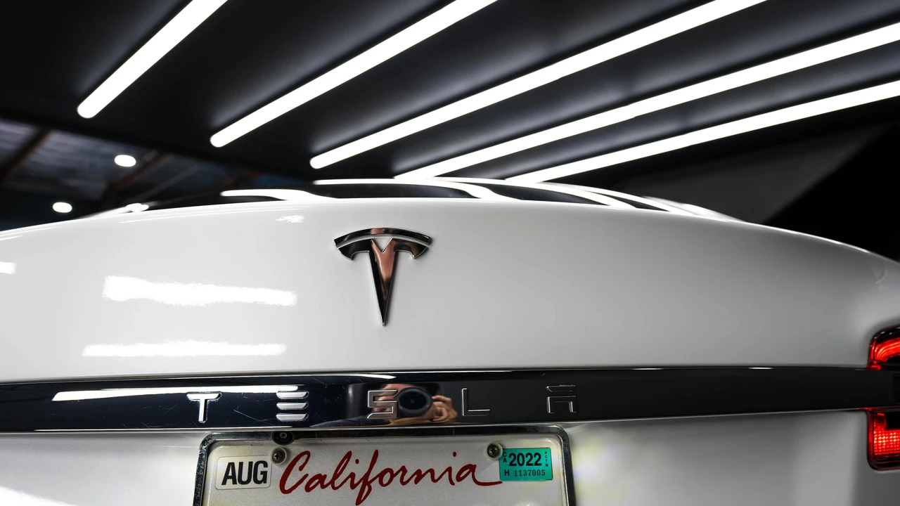 2017 Tesla Model S - Image 26 of 31