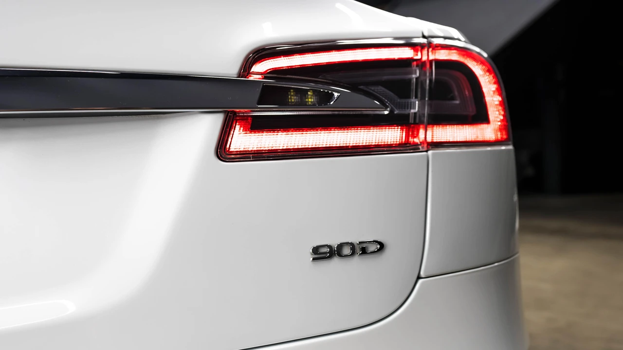 2017 Tesla Model S - Image 27 of 31