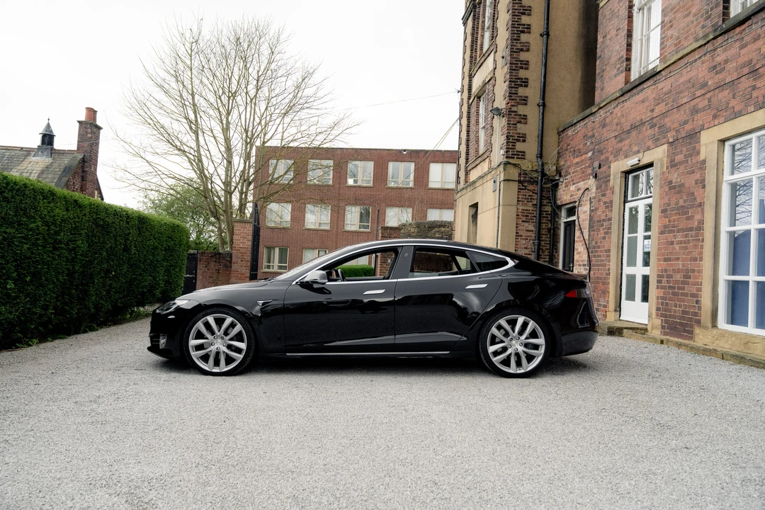 2017 Tesla Model S - Image 8 of 31
