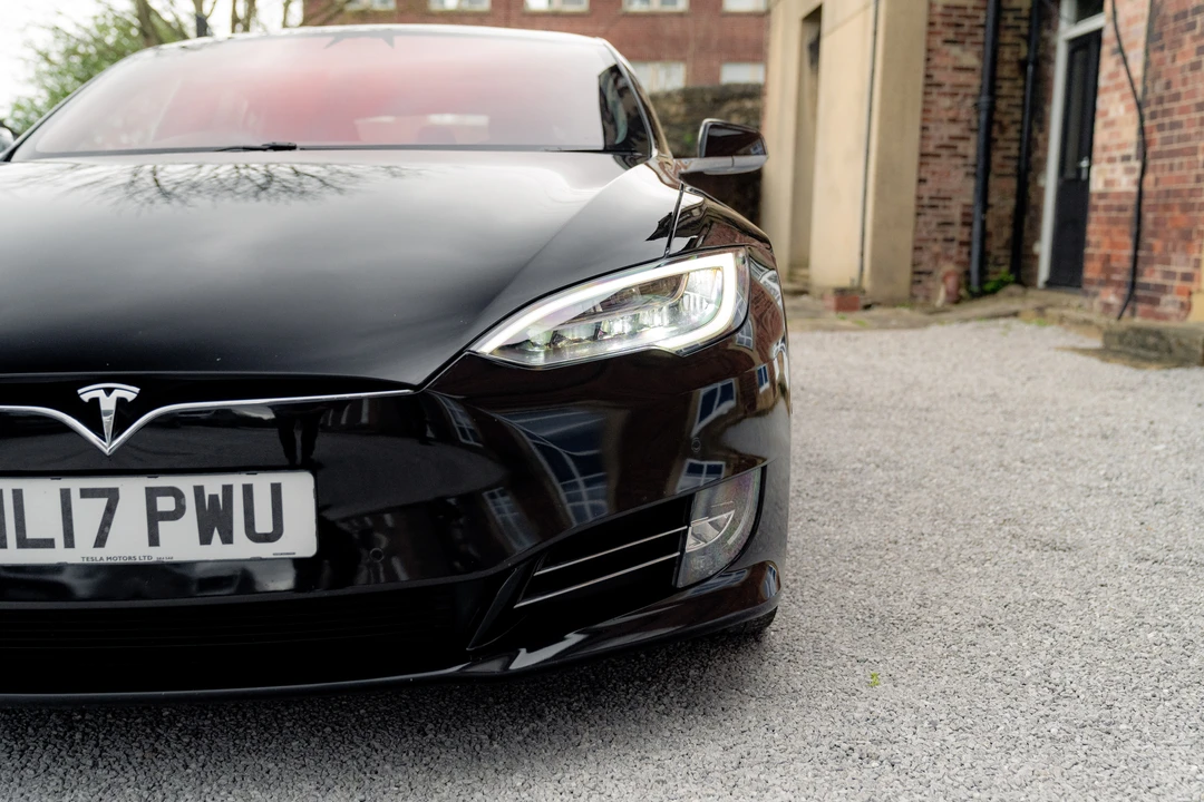 2017 Tesla Model S - Image 25 of 31