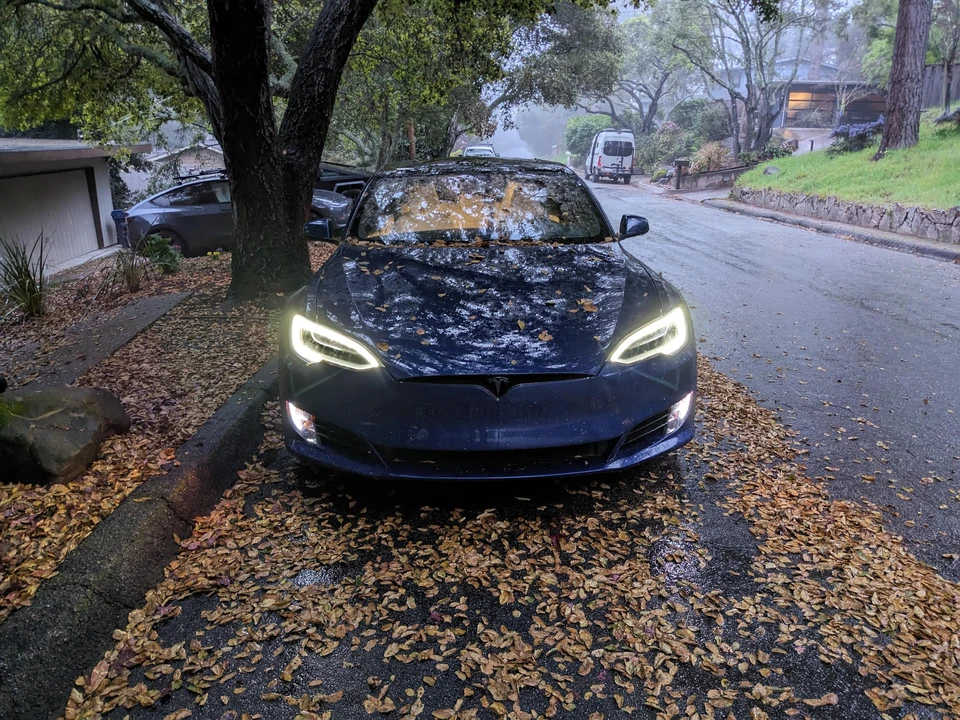 2017 Tesla Model S - Image 8 of 31