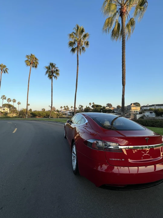 2017 Tesla Model S - Image 10 of 31