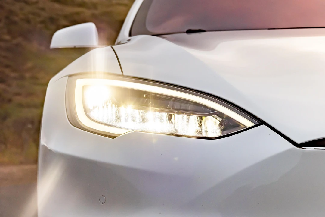 2017 Tesla Model S - Image 19 of 31