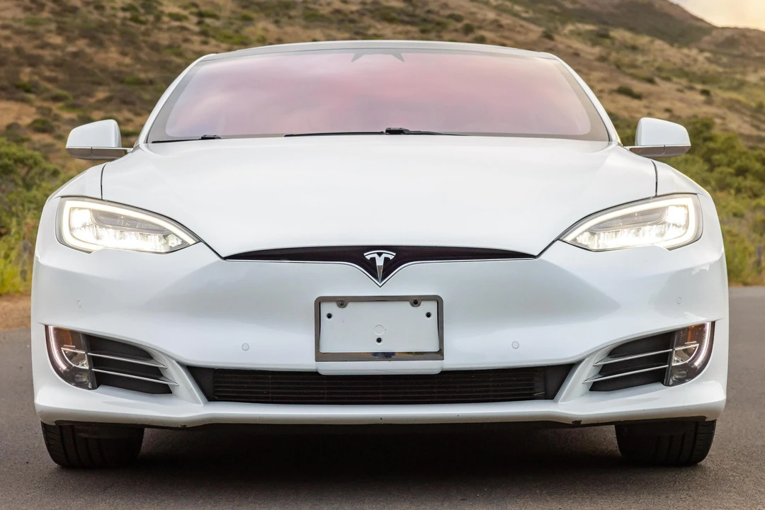 2017 Tesla Model S - Image 2 of 31