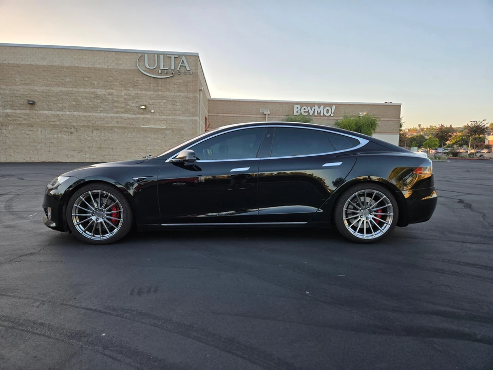 2017 Tesla Model S - Image 18 of 31