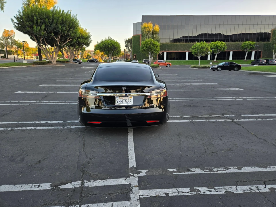 2017 Tesla Model S - Image 27 of 31
