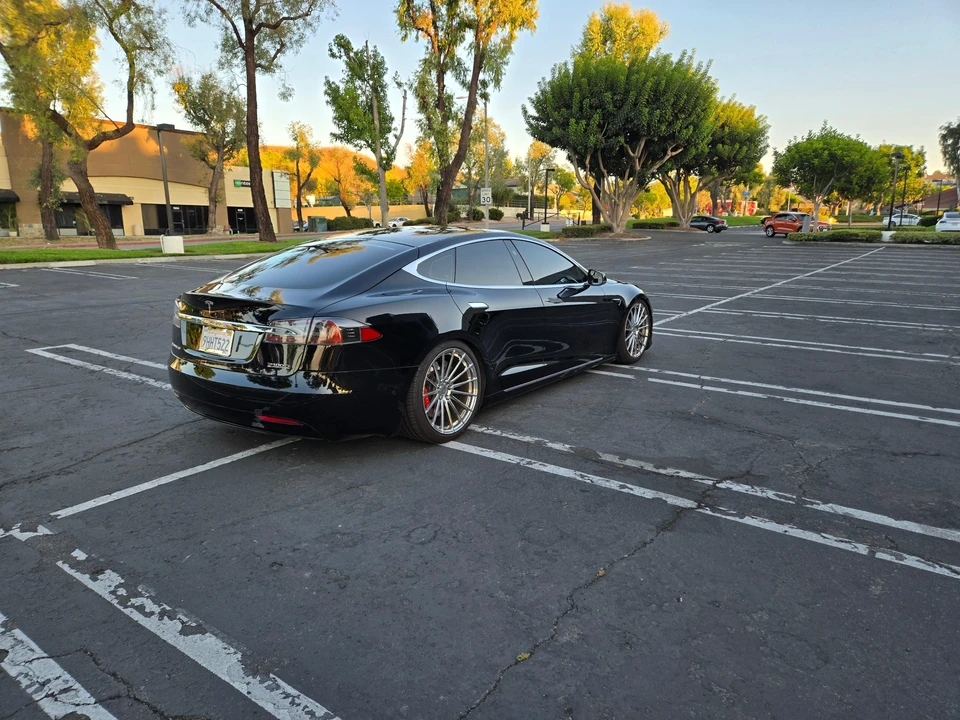 2017 Tesla Model S - Image 29 of 31