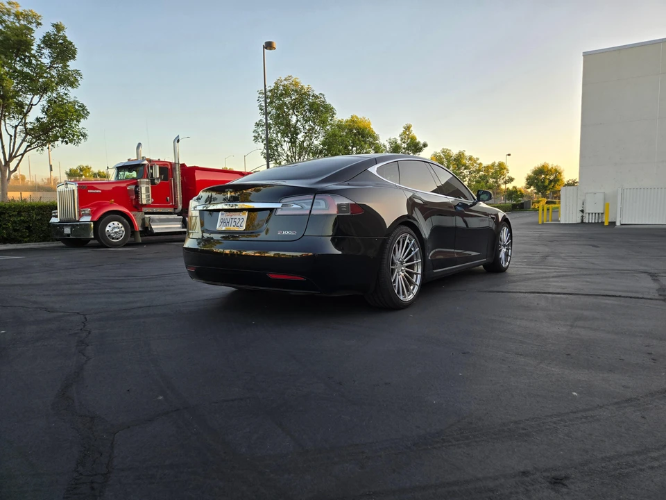 2017 Tesla Model S - Image 30 of 31