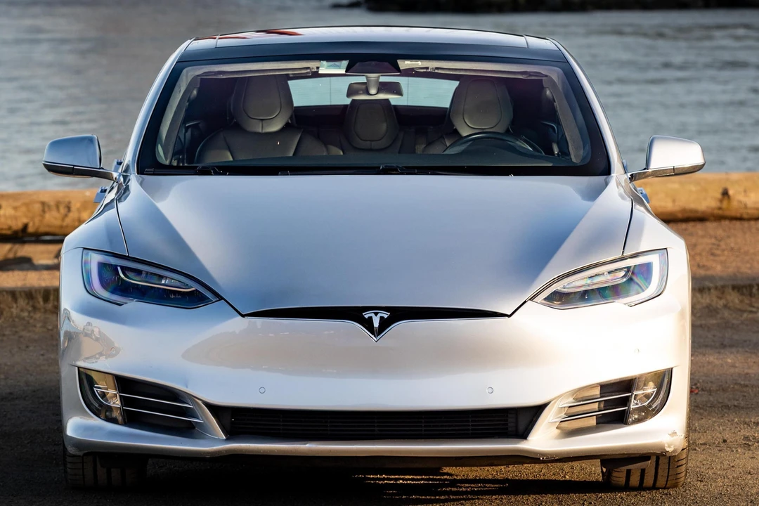2017 Tesla Model S - Image 2 of 31