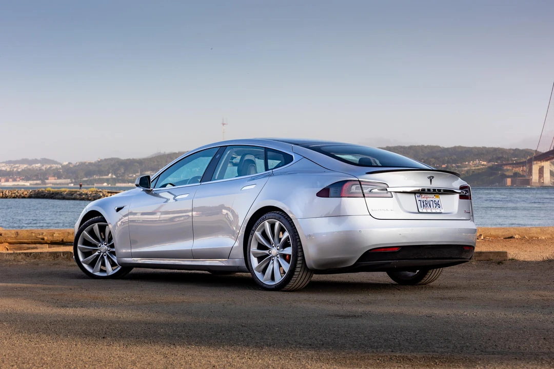 2017 Tesla Model S - Image 19 of 31