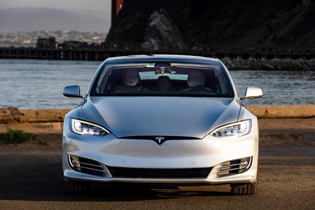 2017 Tesla Model S - Image 8 of 31