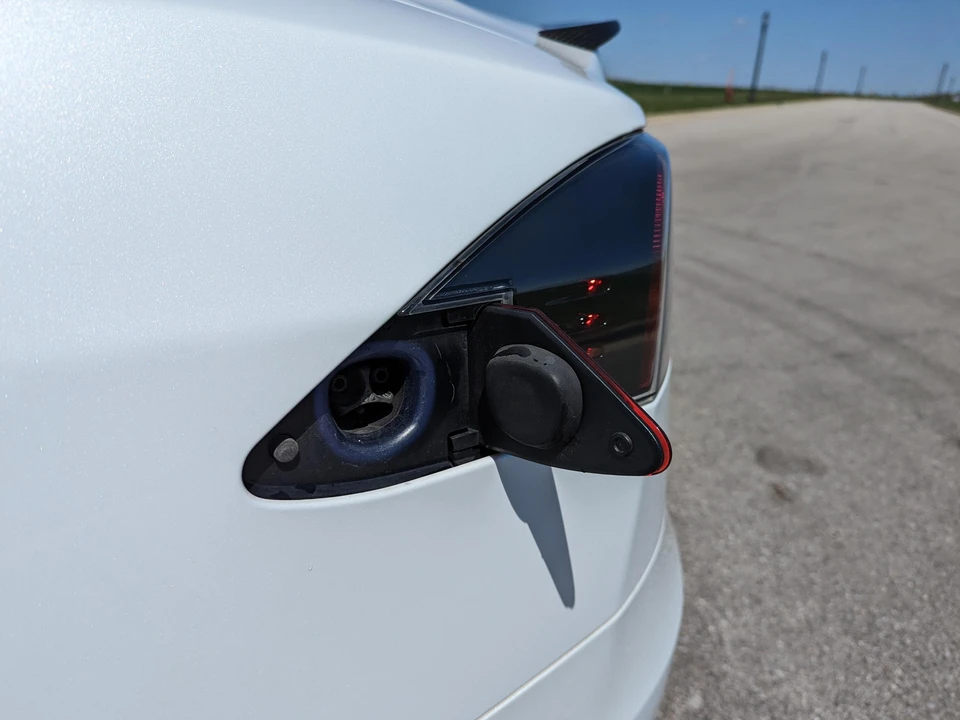 2017 Tesla Model S - Image 12 of 31