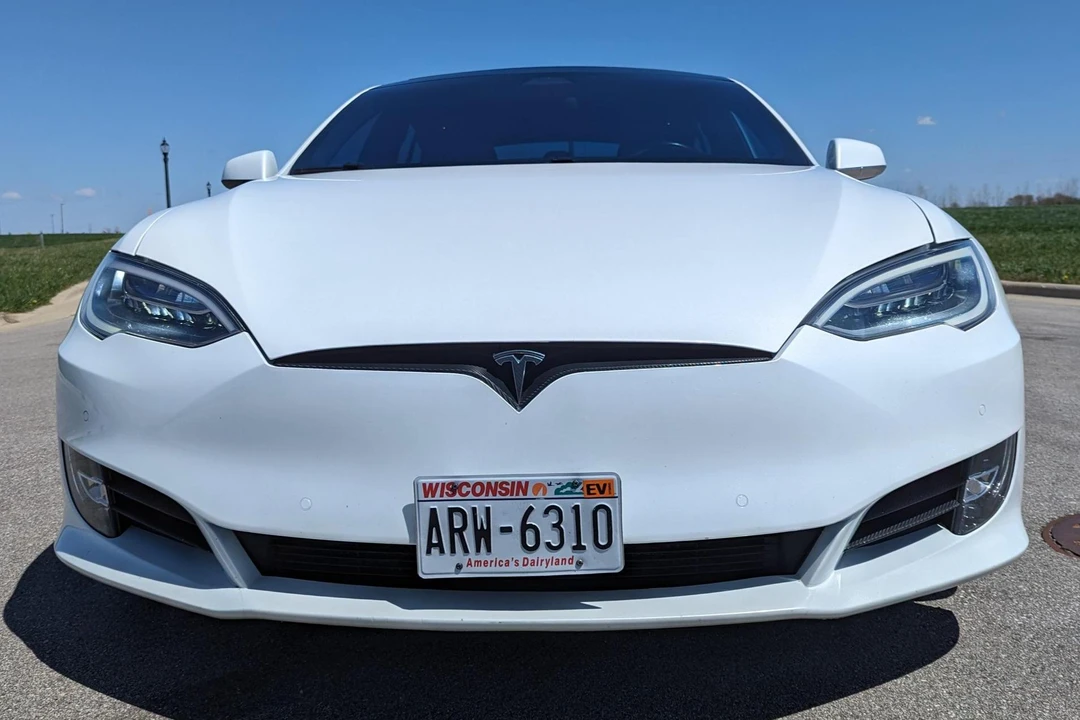 2017 Tesla Model S - Image 2 of 31