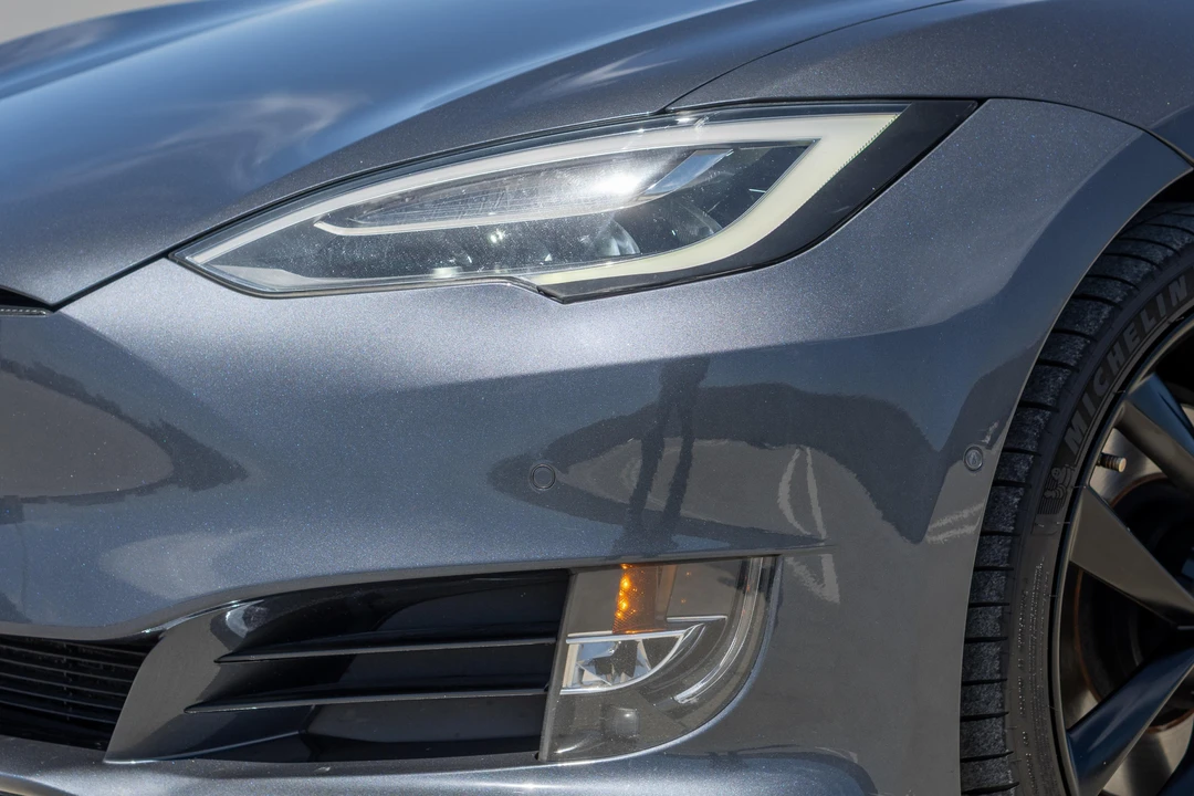 2017 Tesla Model S - Image 18 of 31