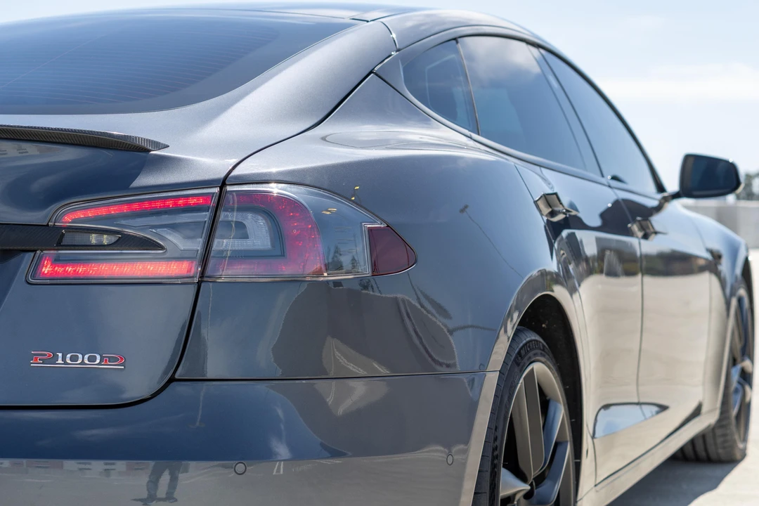 2017 Tesla Model S - Image 27 of 31
