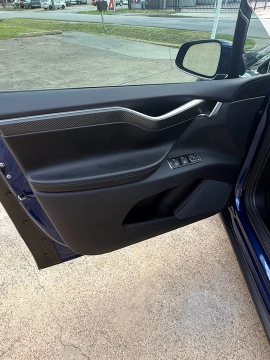 2017 Tesla Model X - Image 9 of 21