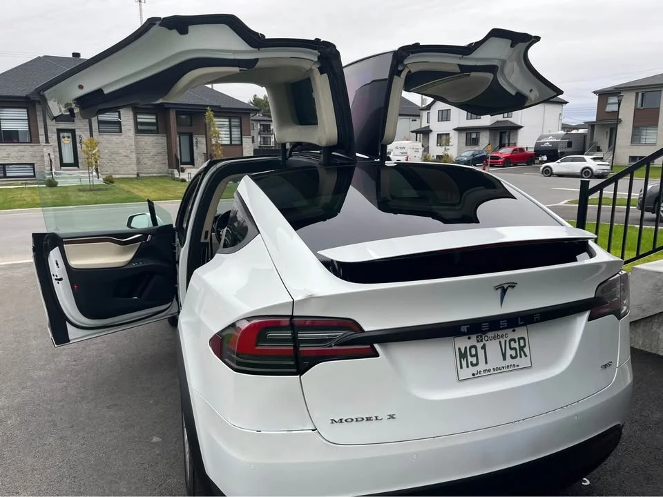 2017 Tesla Model X - Image 2 of 11