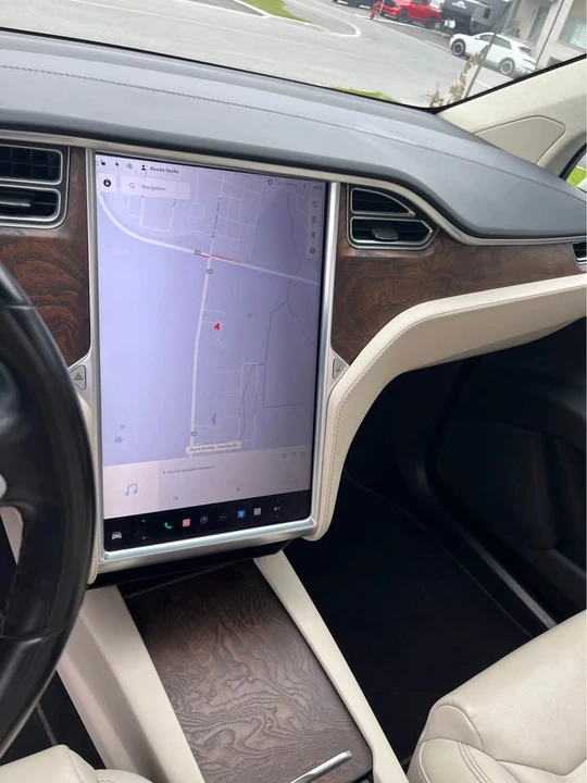 2017 Tesla Model X - Image 10 of 11