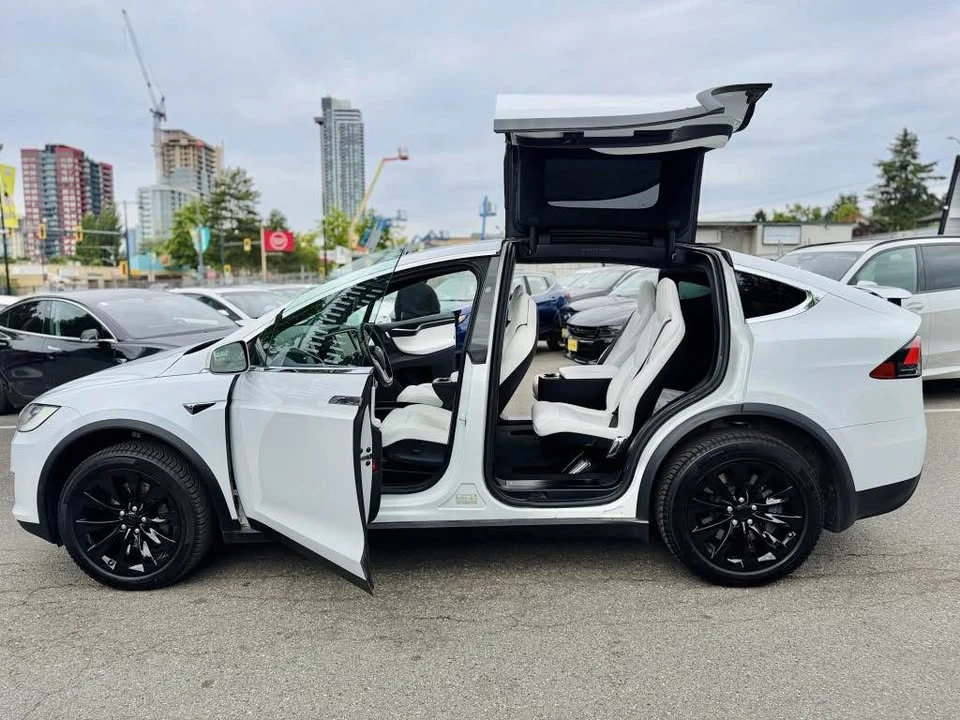2017 Tesla Model X - Image 8 of 14