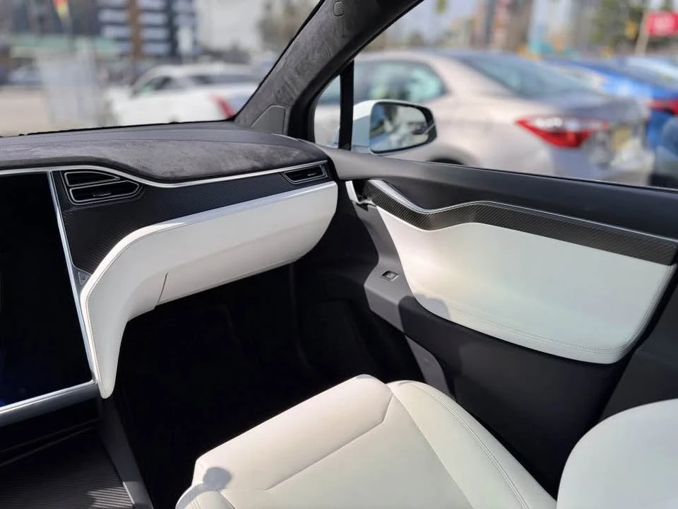 2017 Tesla Model X - Image 13 of 14
