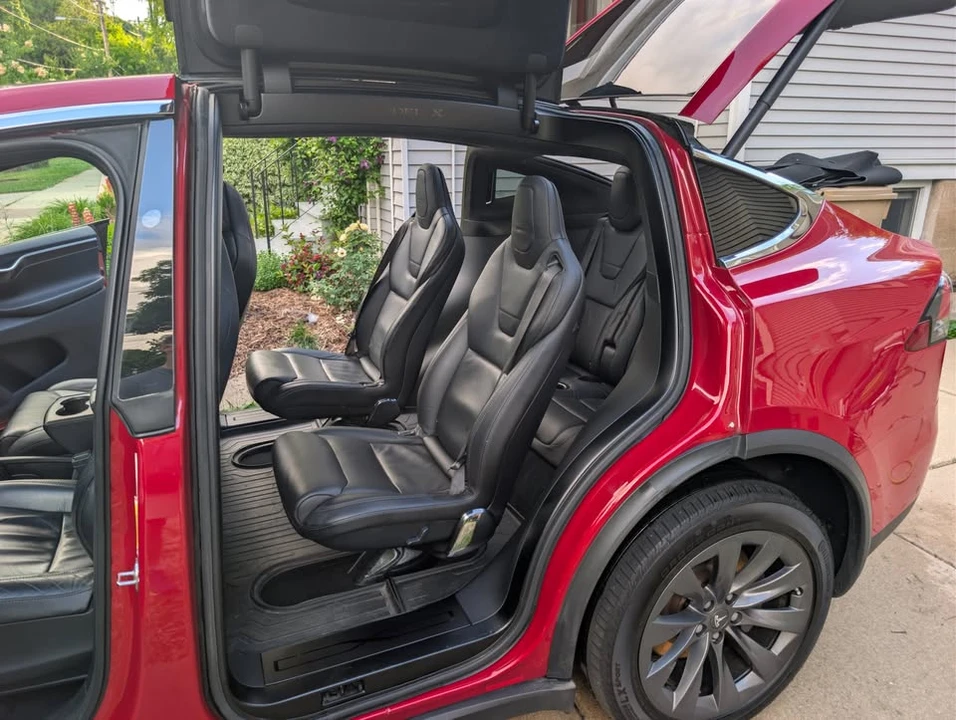 2017 Tesla Model X - Image 10 of 20