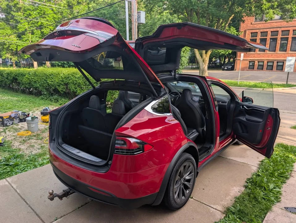 2017 Tesla Model X - Image 8 of 20