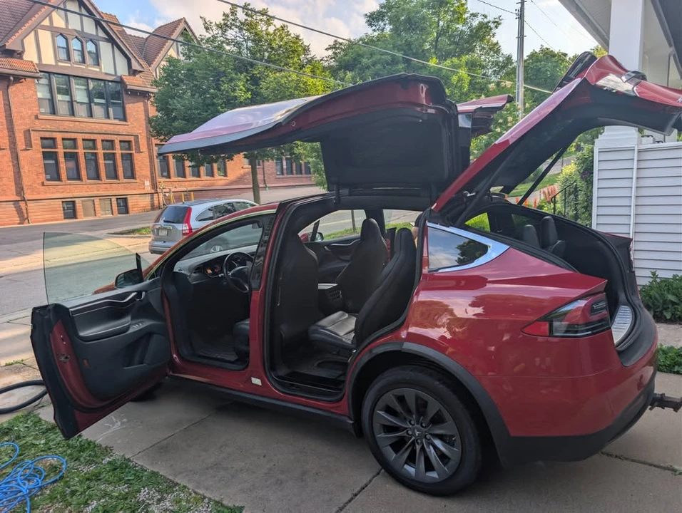 2017 Tesla Model X - Image 7 of 20
