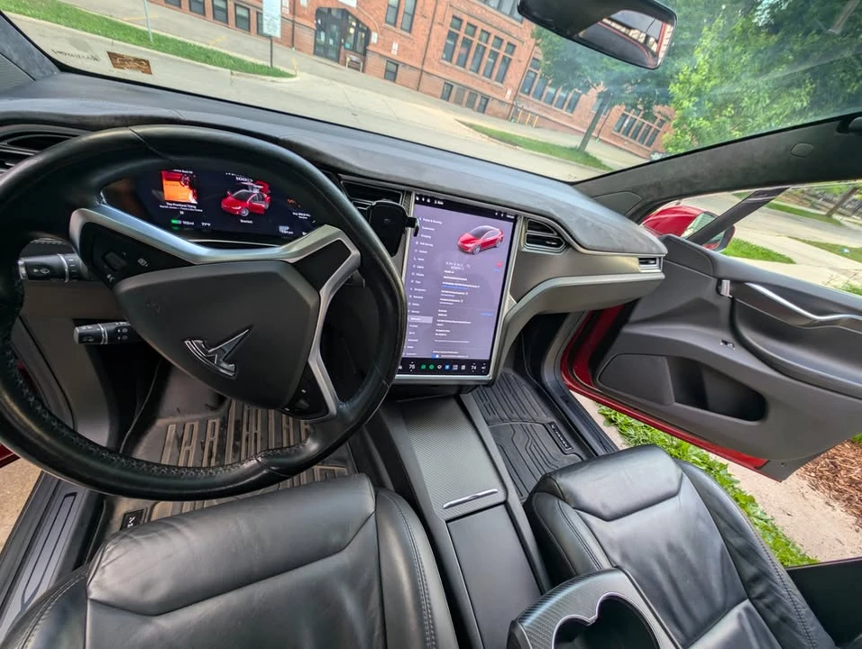 2017 Tesla Model X - Image 13 of 20