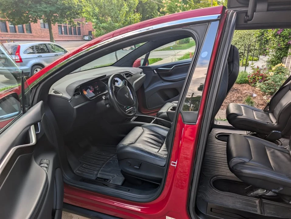 2017 Tesla Model X - Image 9 of 20