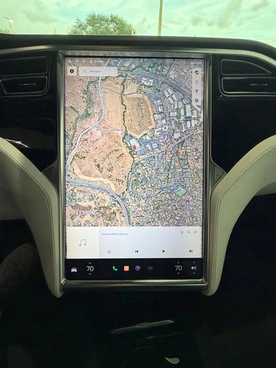 2017 Tesla Model X - Image 11 of 15