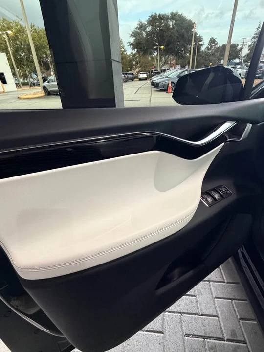 2017 Tesla Model X - Image 9 of 15