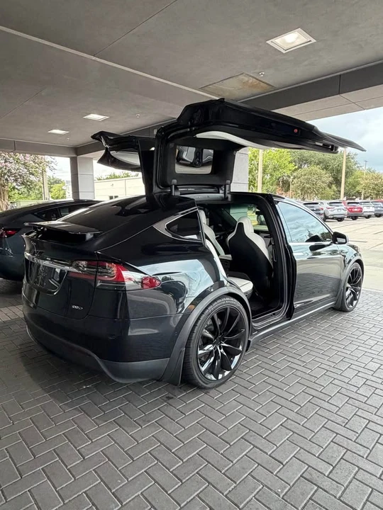 2017 Tesla Model X - Image 2 of 15