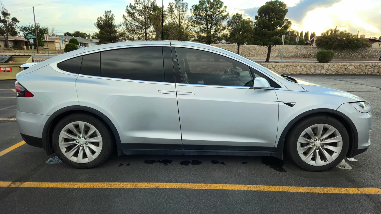 2017 Tesla Model X - Image 12 of 31
