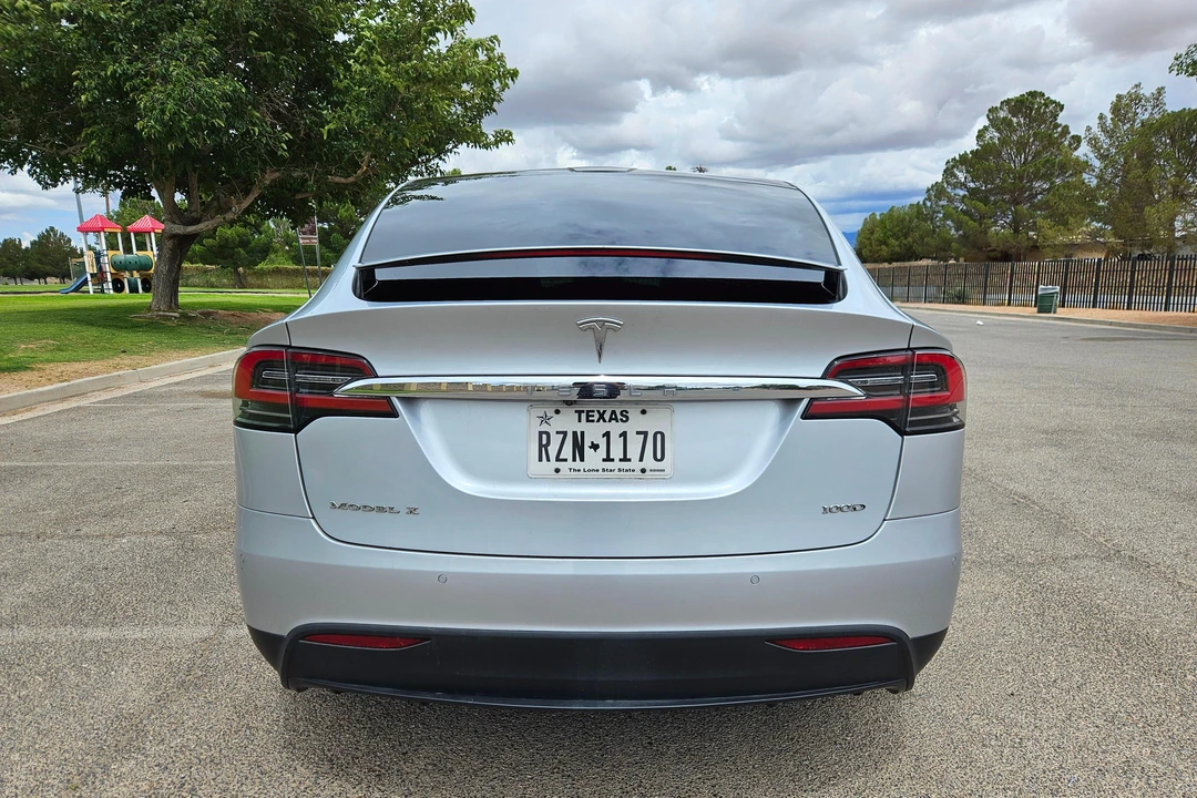 2017 Tesla Model X - Image 10 of 31