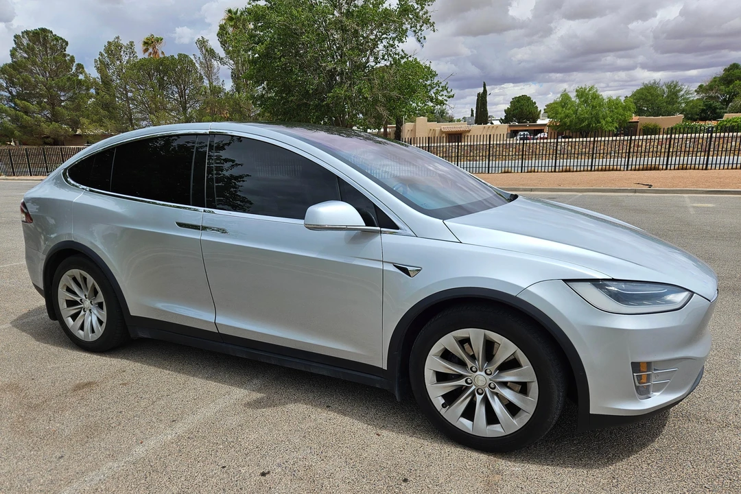 2017 Tesla Model X - Image 13 of 31
