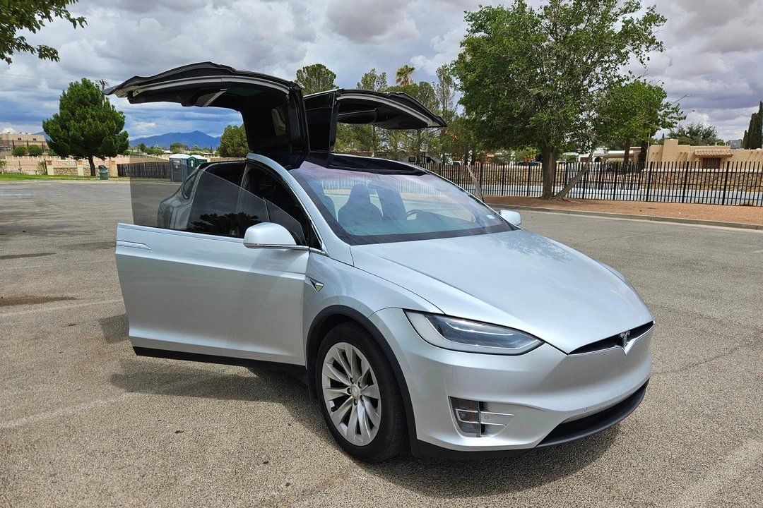 2017 Tesla Model X - Image 14 of 31