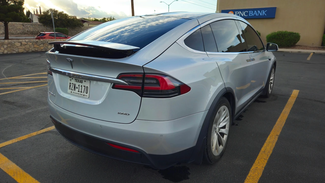 2017 Tesla Model X - Image 11 of 31