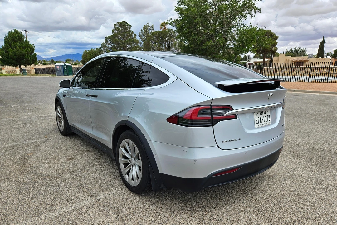 2017 Tesla Model X - Image 9 of 31