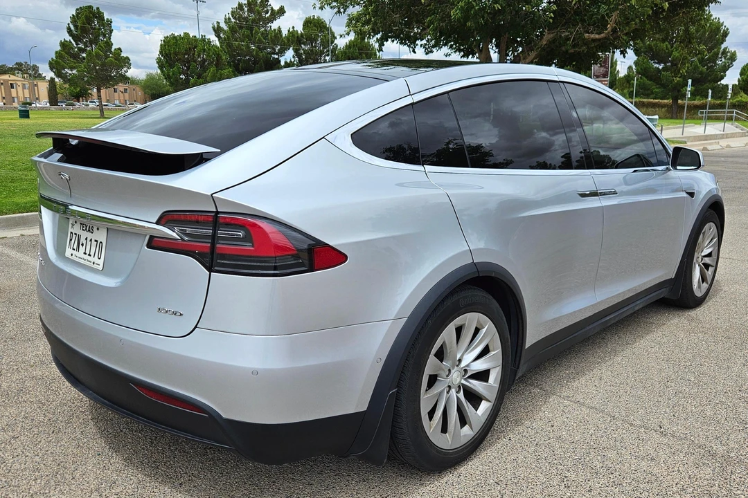 2017 Tesla Model X - Image 4 of 31